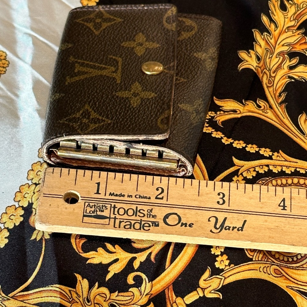 LOUIS VUITTON Monogram 6 Key Multicles Holder Case